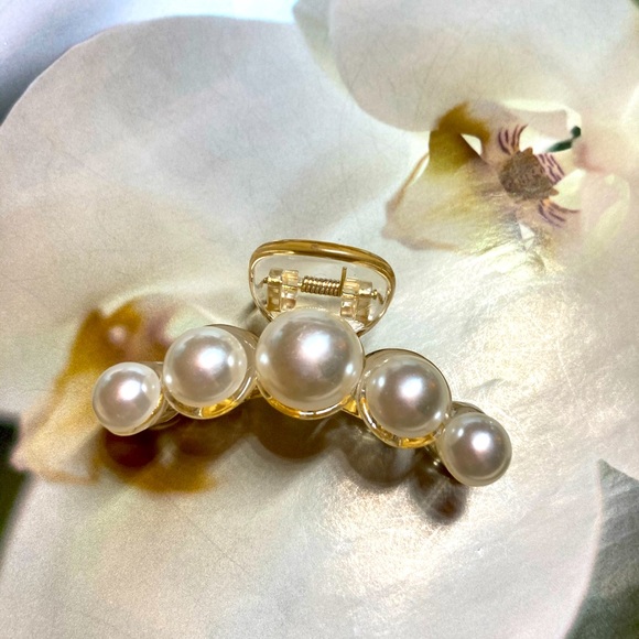 Pearl Acrylic Hair Clip Claw - Picture 2 of 4